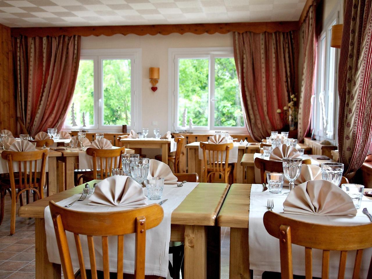 Logis Les Arobiers Hotel Lamoura Eksteriør billede