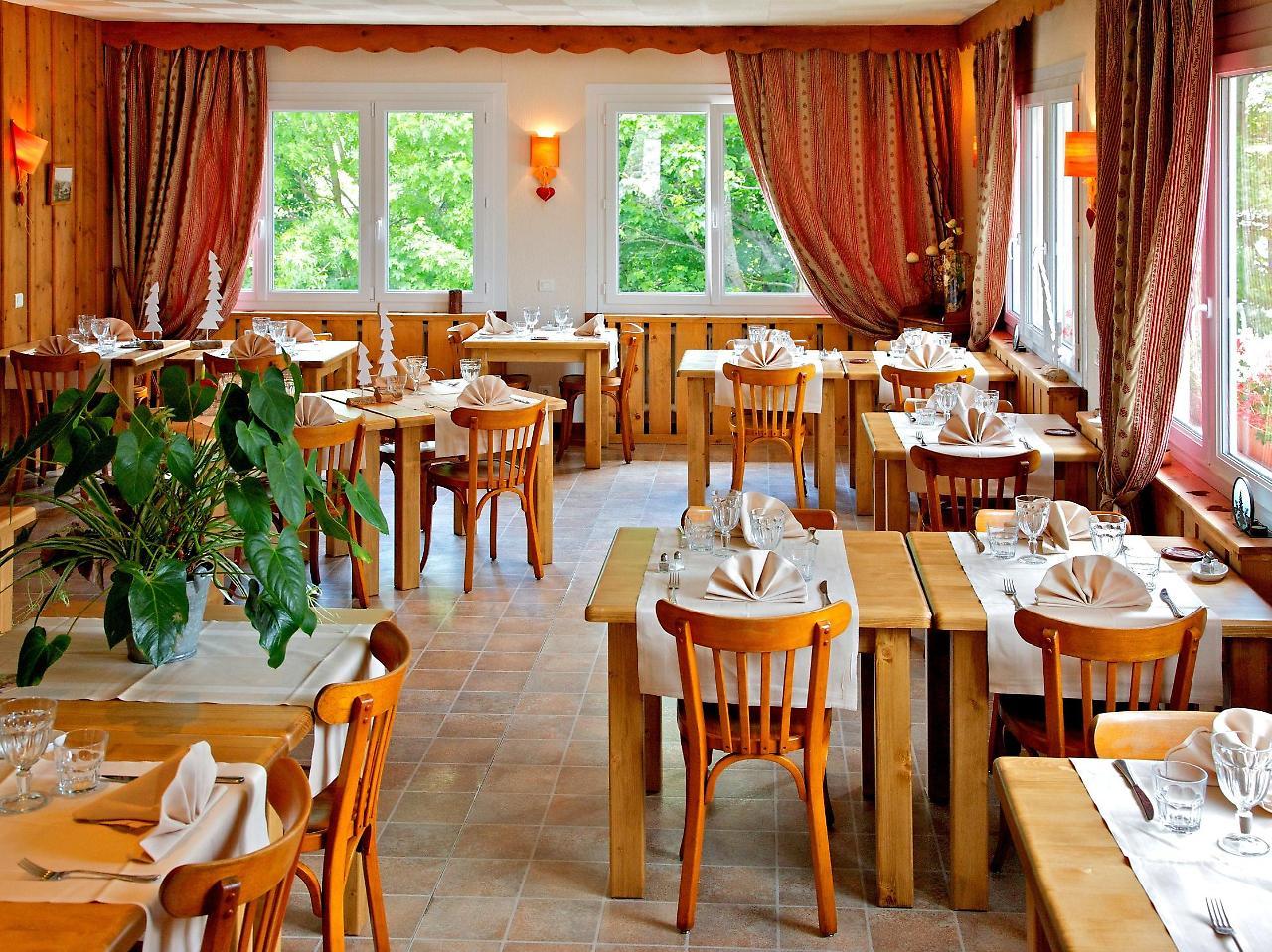 Logis Les Arobiers Hotel Lamoura Eksteriør billede